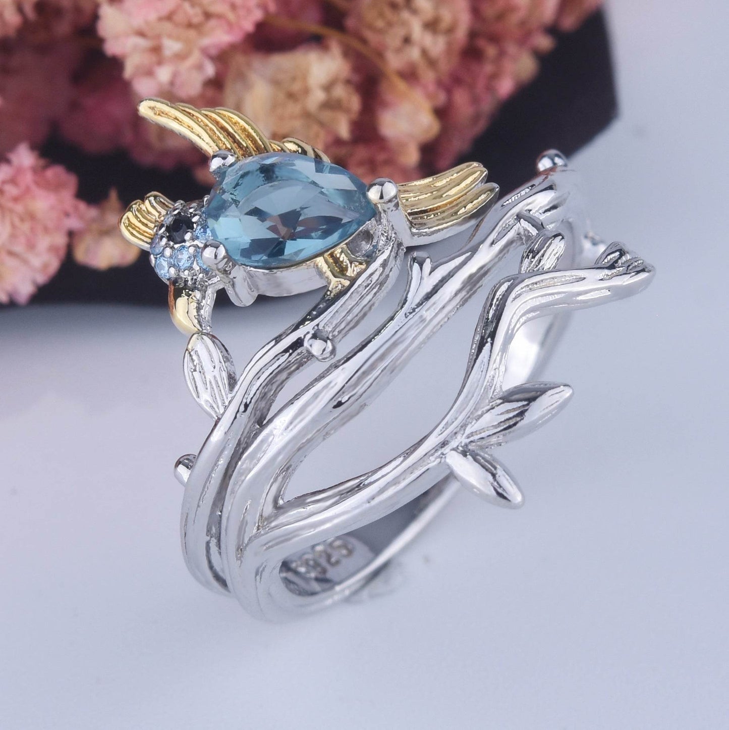 Vintage Two-Tone Pear-Shaped Ring - Diamonds & Bird Gold Design - Buy Center