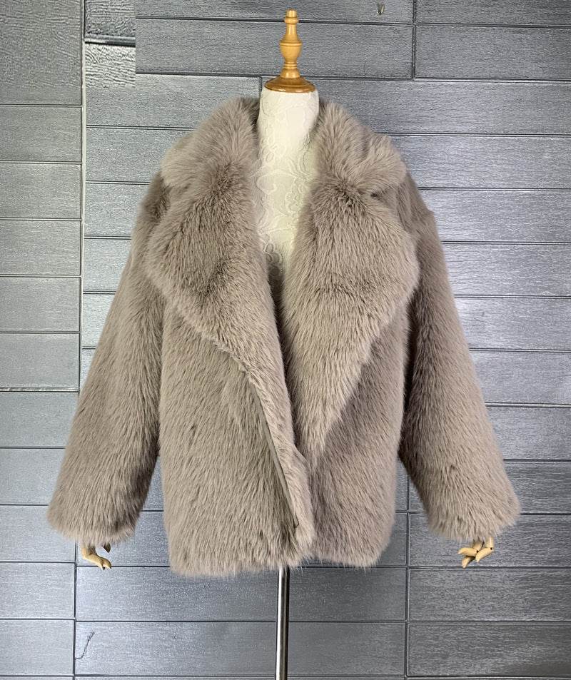 Buycenter Medium Length Fox Fur Coat - Stylish Street Trendsetter - Buy Center