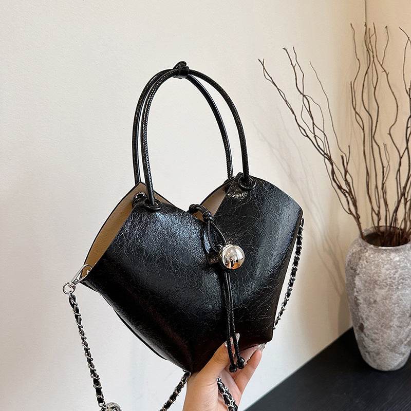 Sleek Minimalist Women's Shoulder Bag - Stylish PU Messenger in Black - Buy Center