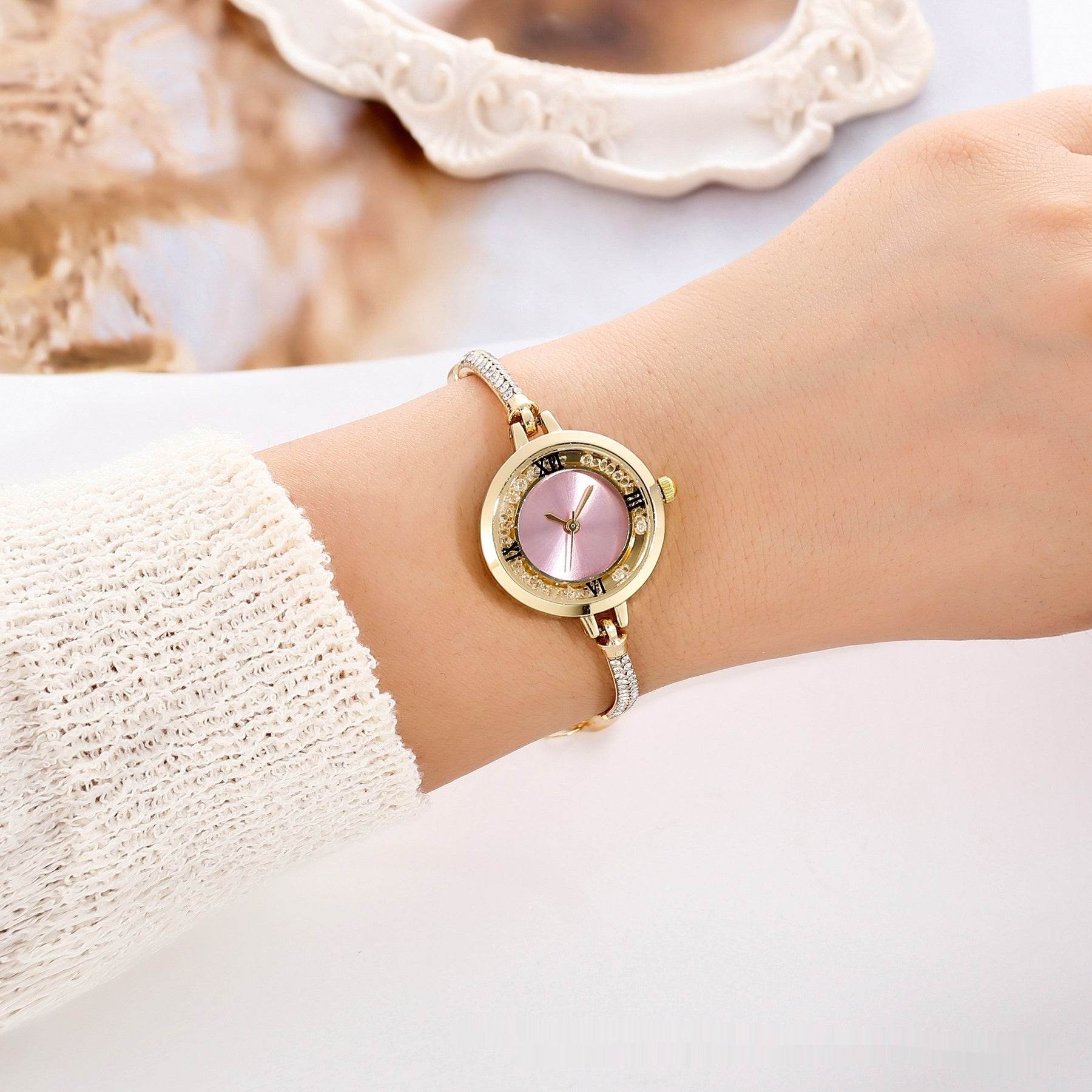 Fashion Diamond Round Women's Quartz Watch - Elegant Design & Calendar - Buy Center