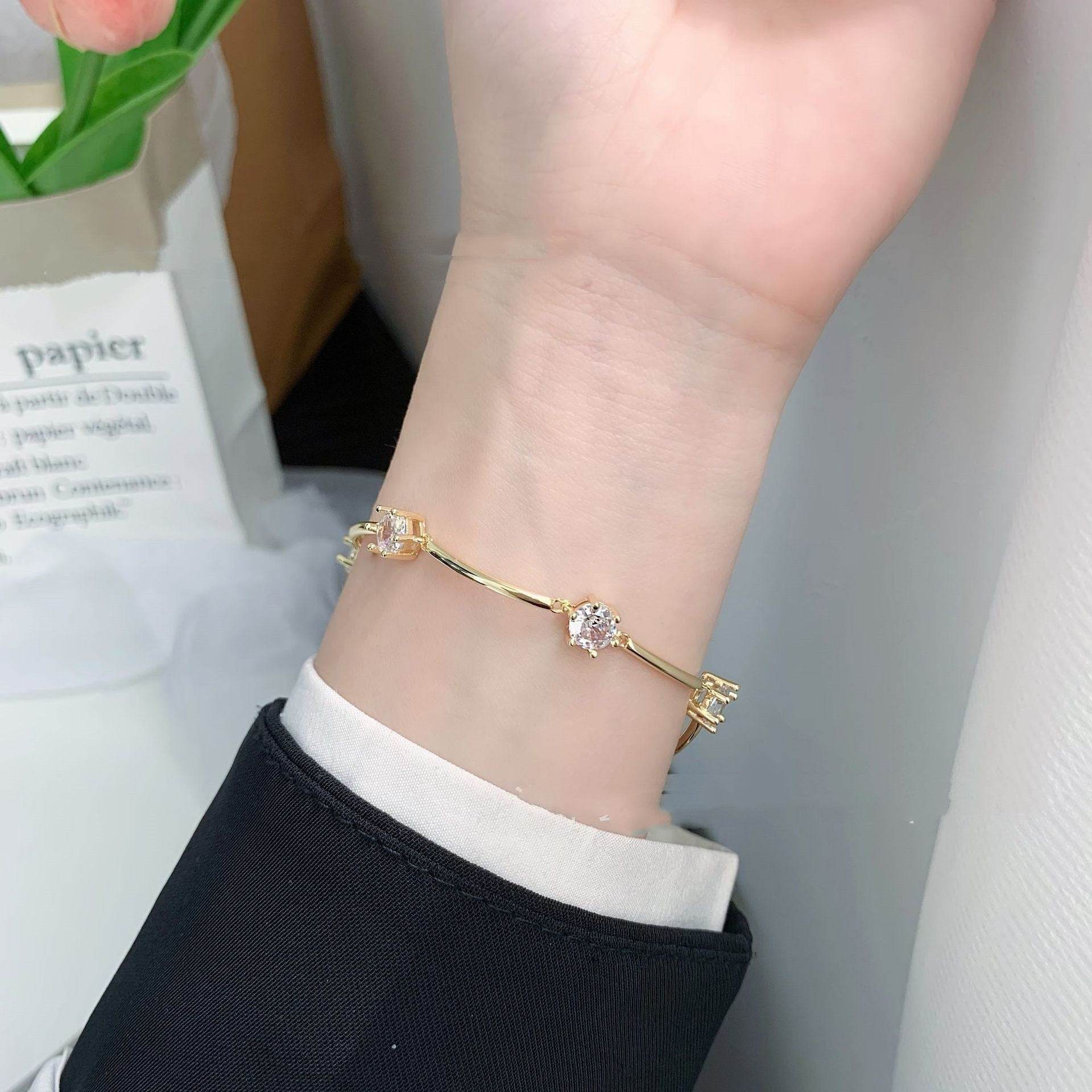 Exquisite Round Diamond Crystal Bracelet - Modern Luxury for Women - Buy Center