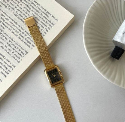 Retro Roman Women's Quartz Watch - Elegant Gold Strap & Slim Design - Buy Center