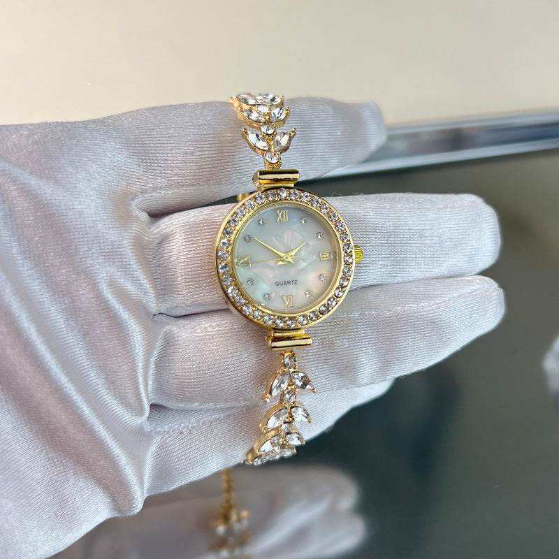 BuyCenter Luxury Quartz Watch - Diamond-Embedded Adjustable Bracelet - Buy Center