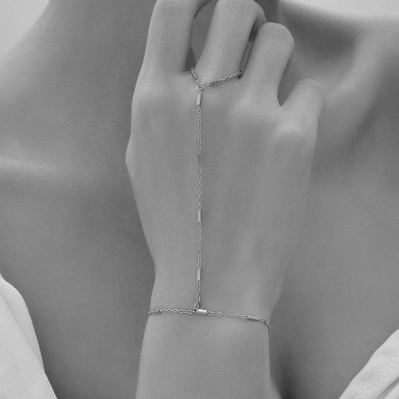 Buy Center Creative Finger Love Chain Bracelet - Elegant Gold Designs - Buy Center