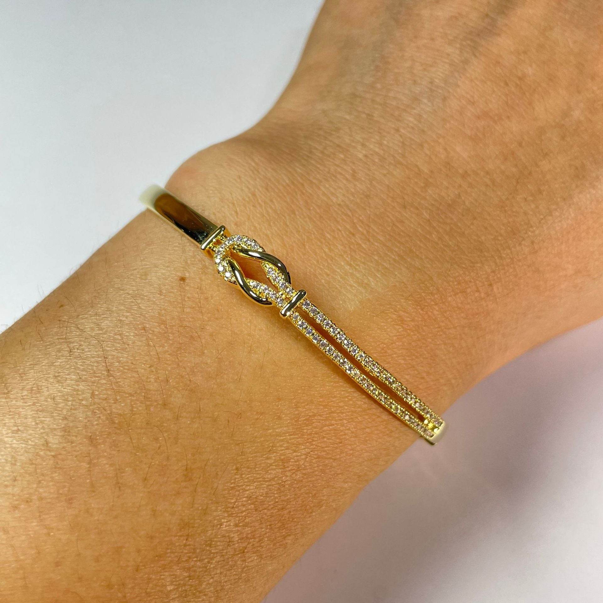 Buy Center Infinite Symbol Bracelet - Stylish Zircon Knotted Design - Buy Center