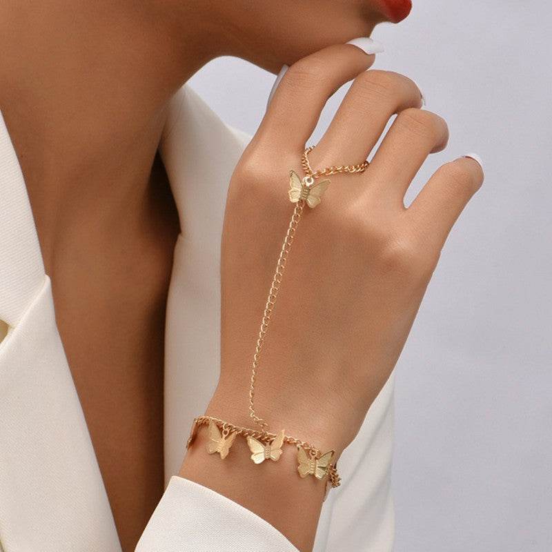Buy Center Creative Finger Love Chain Bracelet - Elegant Gold Designs - Buy Center