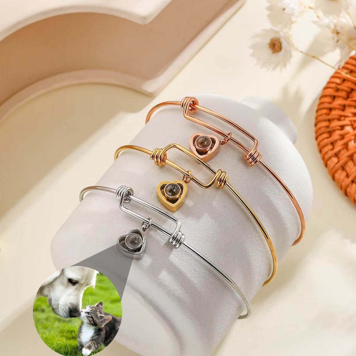 Buycenter Heart Shaped Projection Bracelet - Fashion OL in White Gold - Buy Center