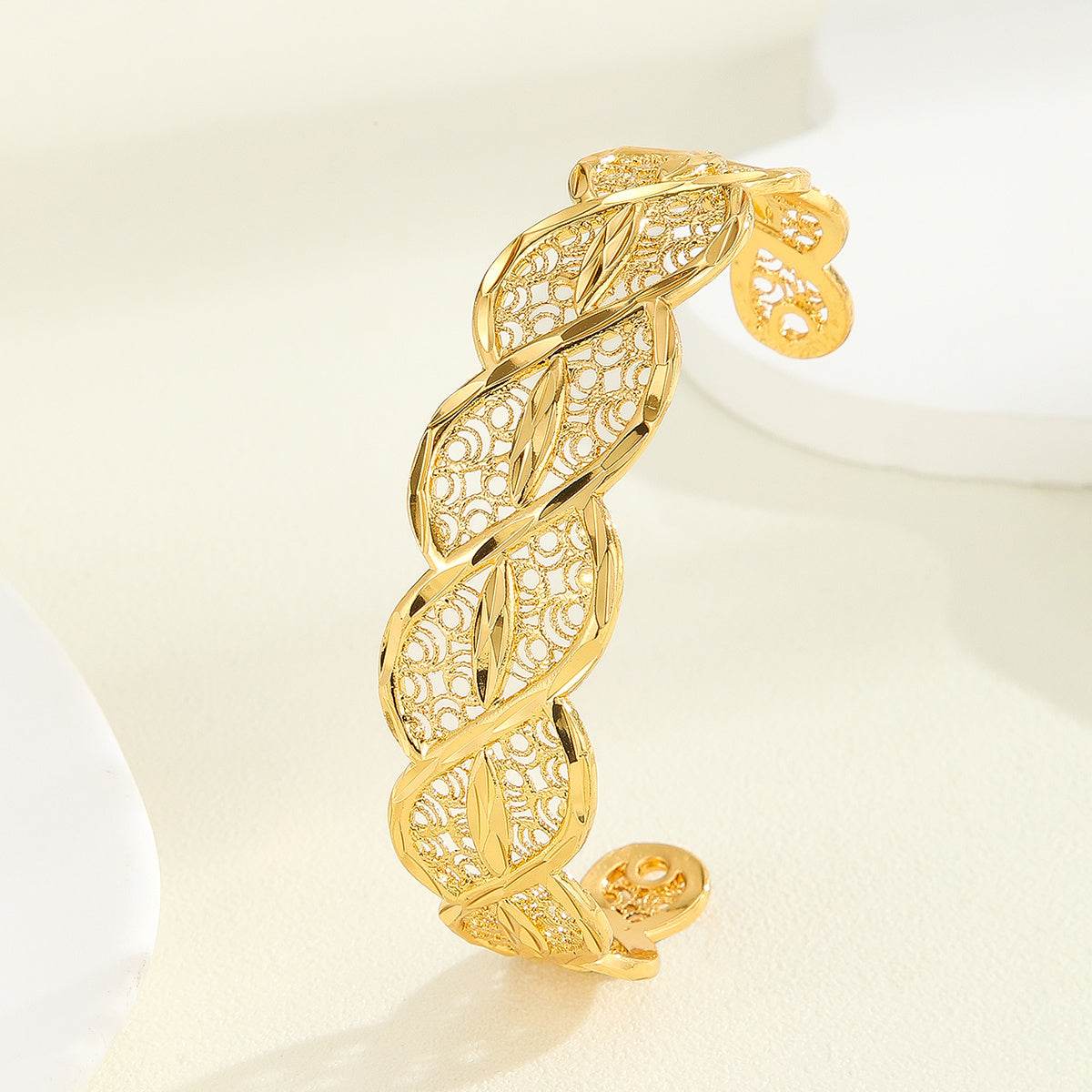 Buycenter 18K Gold Plated Diamond Pattern Bracelet - Vintage Women's Jewelry - Buy Center