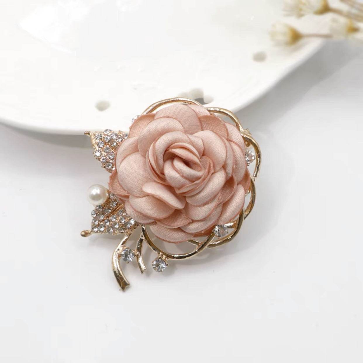Elegant Fabric Roses Flower Brooch - Stylish Floral Accessory for 2025 - Buy Center