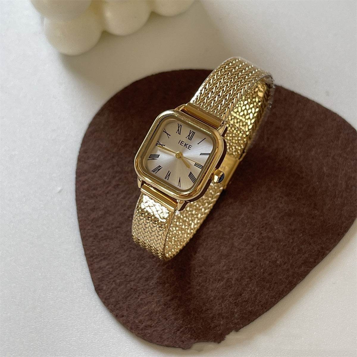 Retro Roman Women's Quartz Watch - Elegant Gold Strap & Slim Design - Buy Center