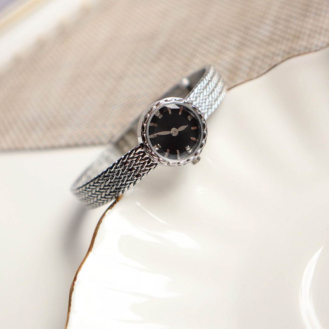 Buy Center Women's Retro Luxury Gold Watch - Elegant Small Design - Buy Center