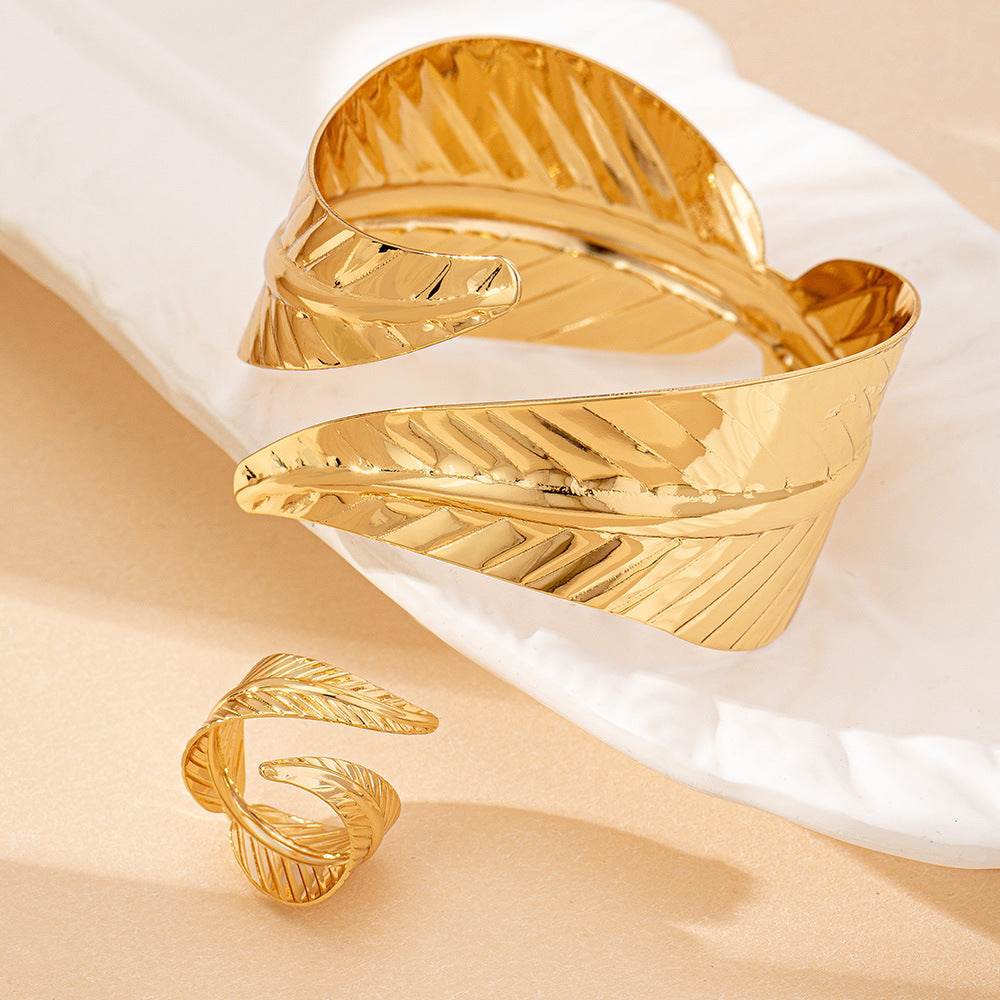 Women's Alloy Geometry Open Bracelet - Stylish Love Heart Design 2025 - Buy Center